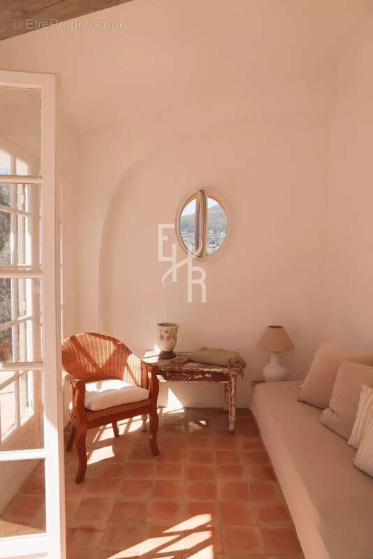 Maison à CHATEAUNEUF-GRASSE