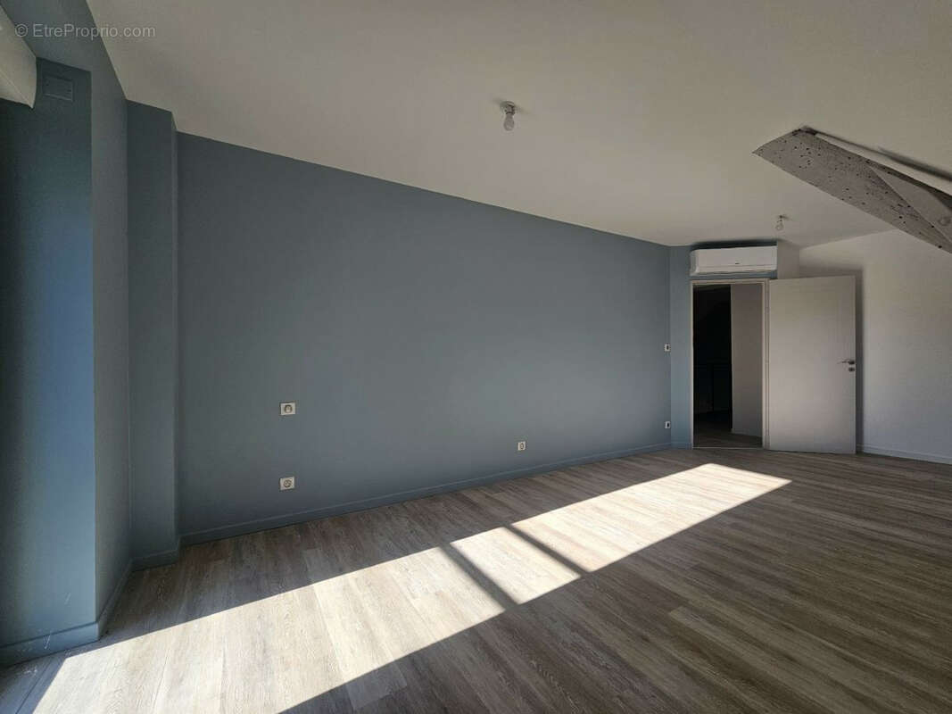 Maison à CREUZIER-LE-VIEUX