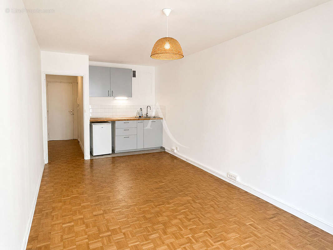 STUDIO 30 M²  PARIS 18 Métro Jules Joffrin - photo 3