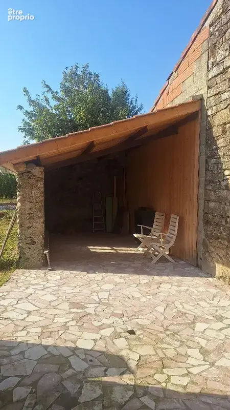 Belle batisse en pierre entiérement rénovée de 245 m², grange et terrain. - photo 6