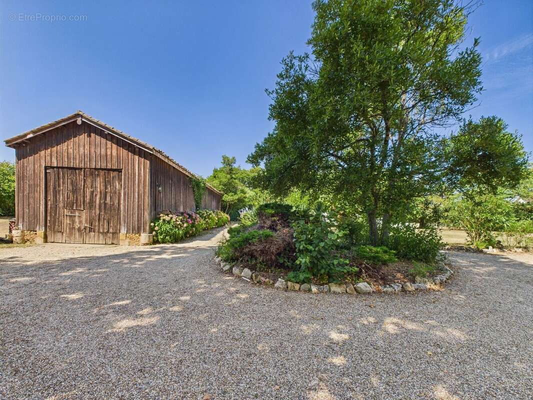 Propriété d’exception du Moyen Âge en bord de rivière – Maison d’amis, piscine à débordement et dépendance – Proche Bergerac - photo 19