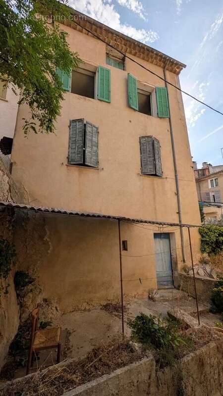 MONTFORT SUR ARGENS Double maison de village à rénover avec jardin non attenant - photo 2