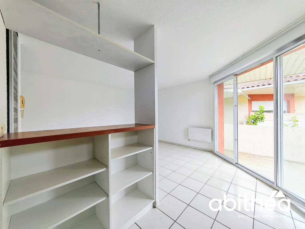 Appartement T2 avec terrasse, piscine et parking   Le confort d'une résidence récente dans un environnement pa - photo 9