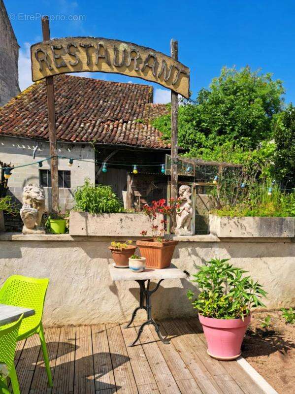 Commerce à VILLETOUREIX