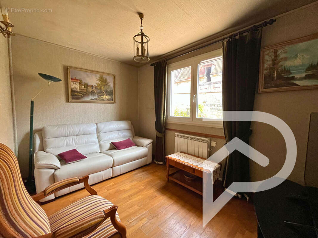 Maison à ESTREES-SAINT-DENIS