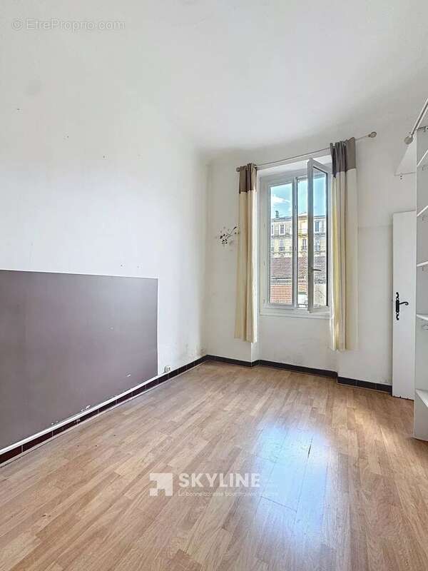 Appartement à MARSEILLE-4E
