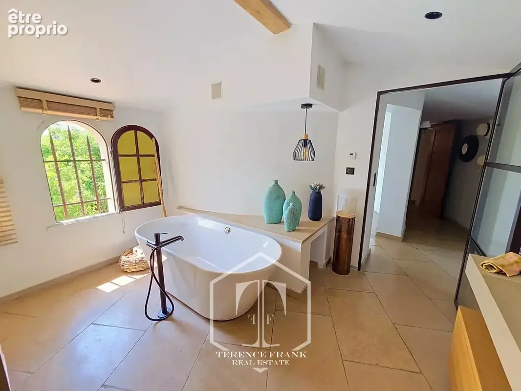 Villa de caractère – Plus de 240 m² – 5 chambres – Piscine – Jardin - photo 38