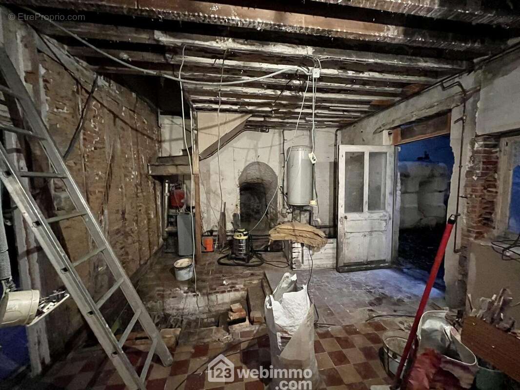 A la suite, une pièce avec accès à l'extérieur - Maison à CHAOURSE