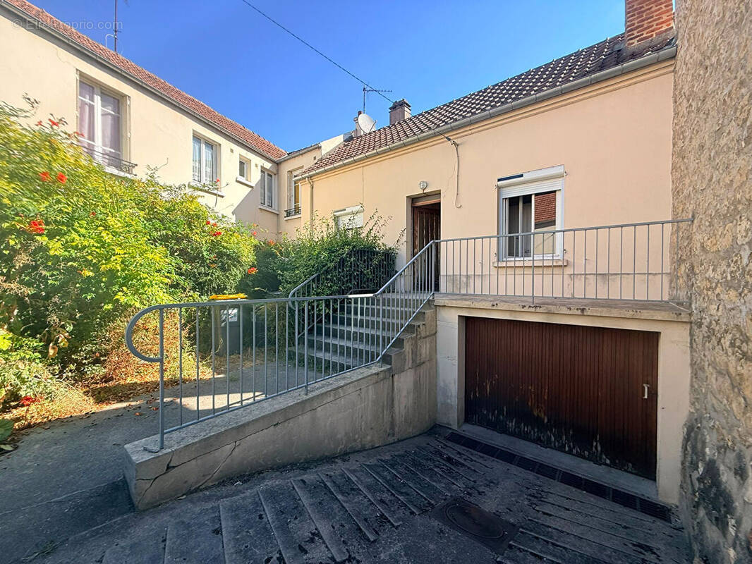 Maison à LES MUREAUX