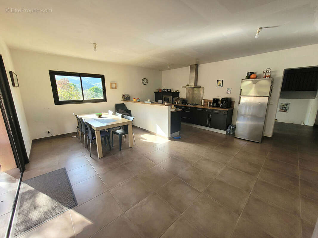 Maison avec piscine, jardin et terrain constructible ? Proximité rivière du Cavu (Sainte-Lucie de Porto-Vecchio - photo 6