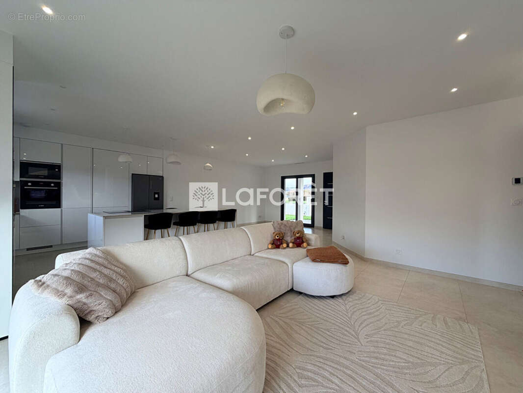 Maison à ARPAJON-SUR-CERE