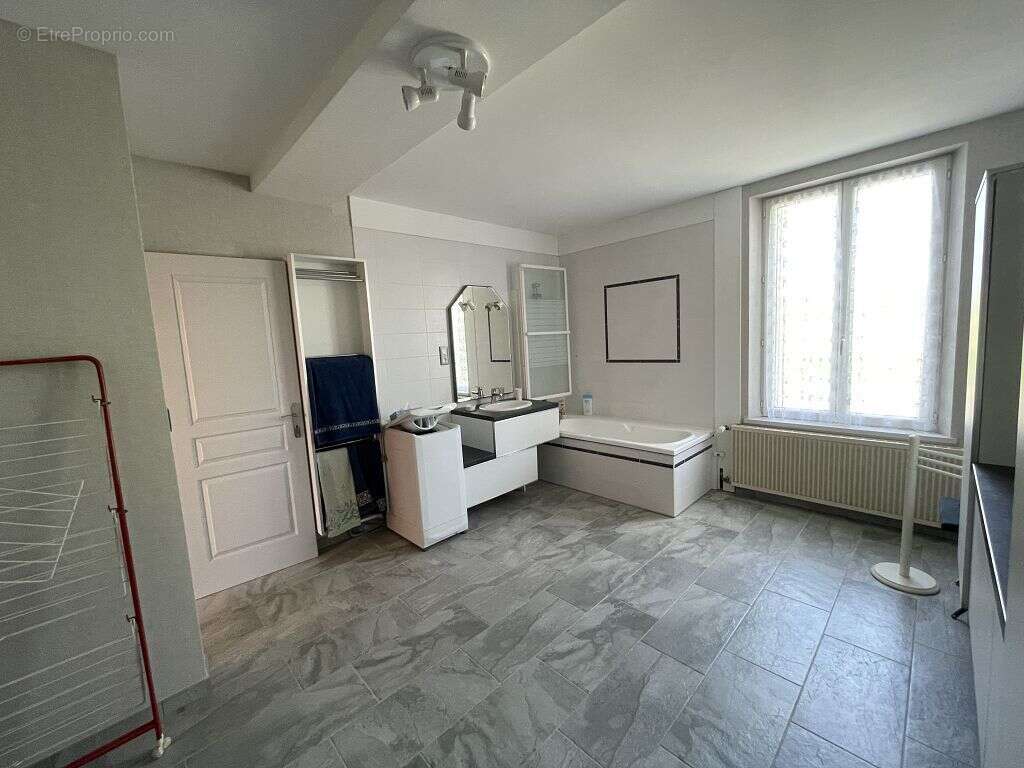 Maison - 67m ² - photo 4