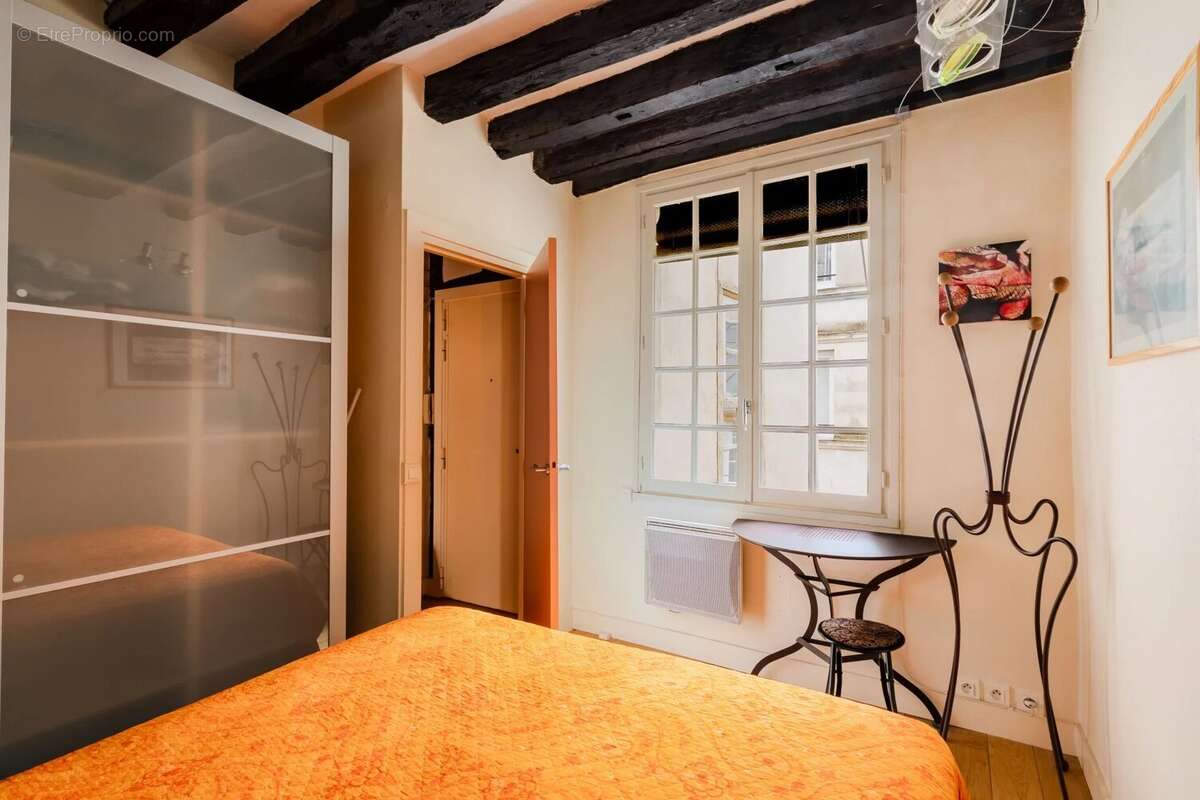 Appartement à PARIS-3E