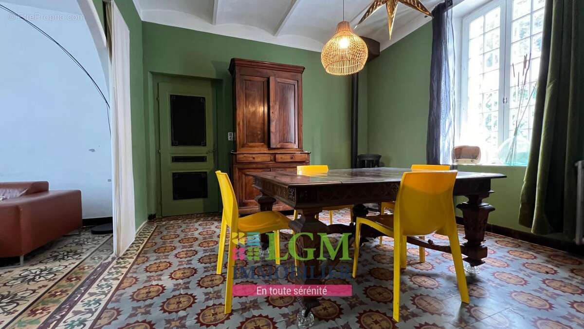 Maison à SAINT-JULIEN-LES-ROSIERS