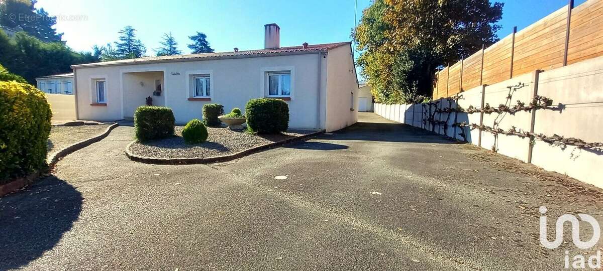 Photo 2 - Maison à BEAULIEU-SOUS-LA-ROCHE