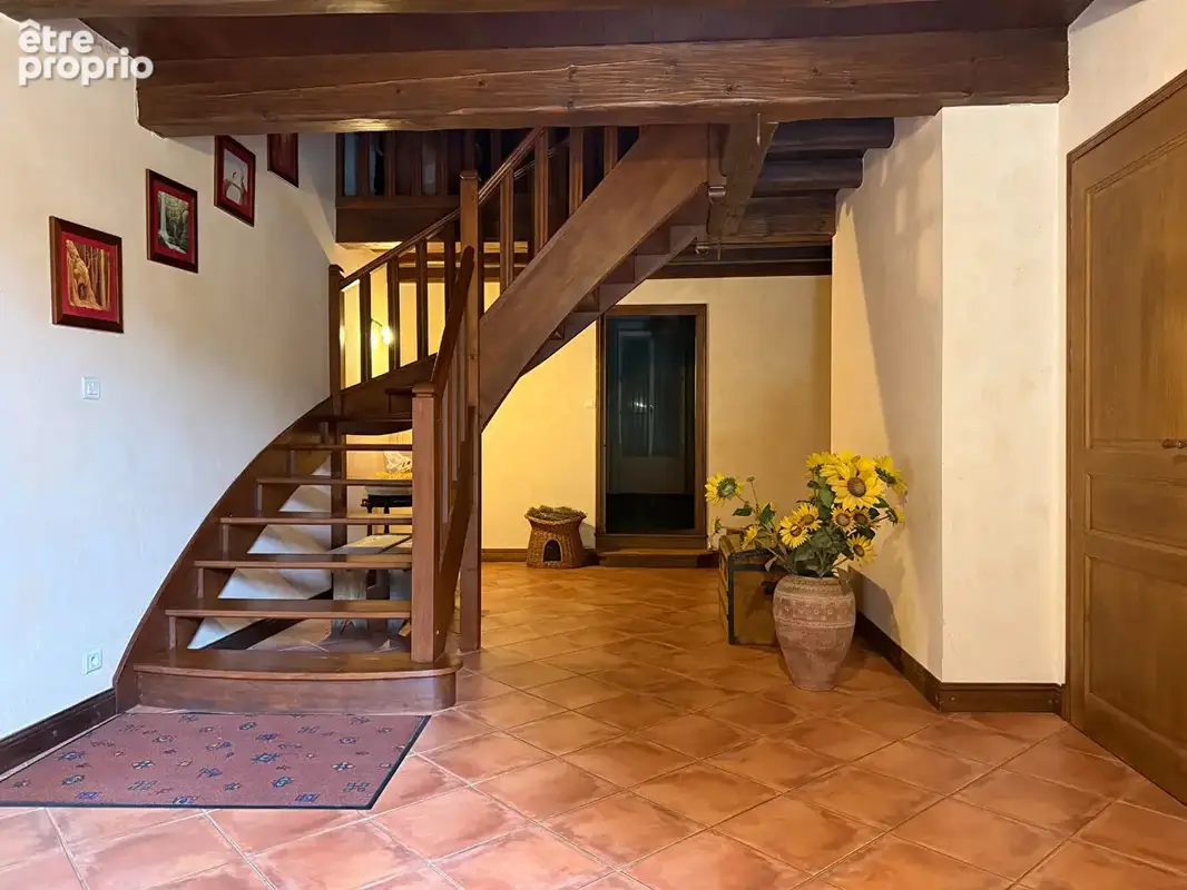 Maison 398m² à saint-hilaire-la-palud - photo 2