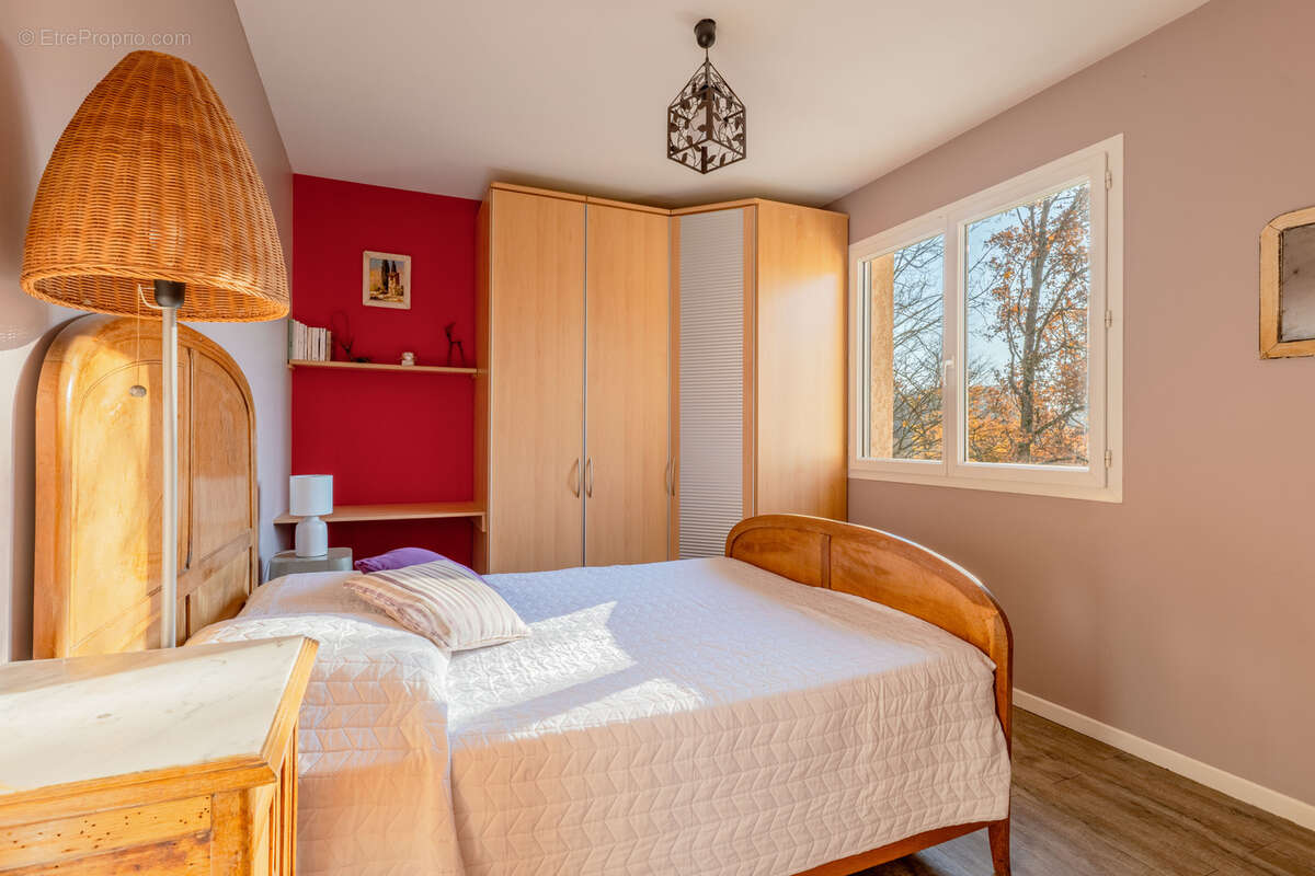 Maison à LA TOUR-DE-SALVAGNY