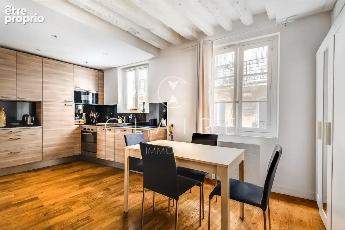 Appartement à PARIS-3E