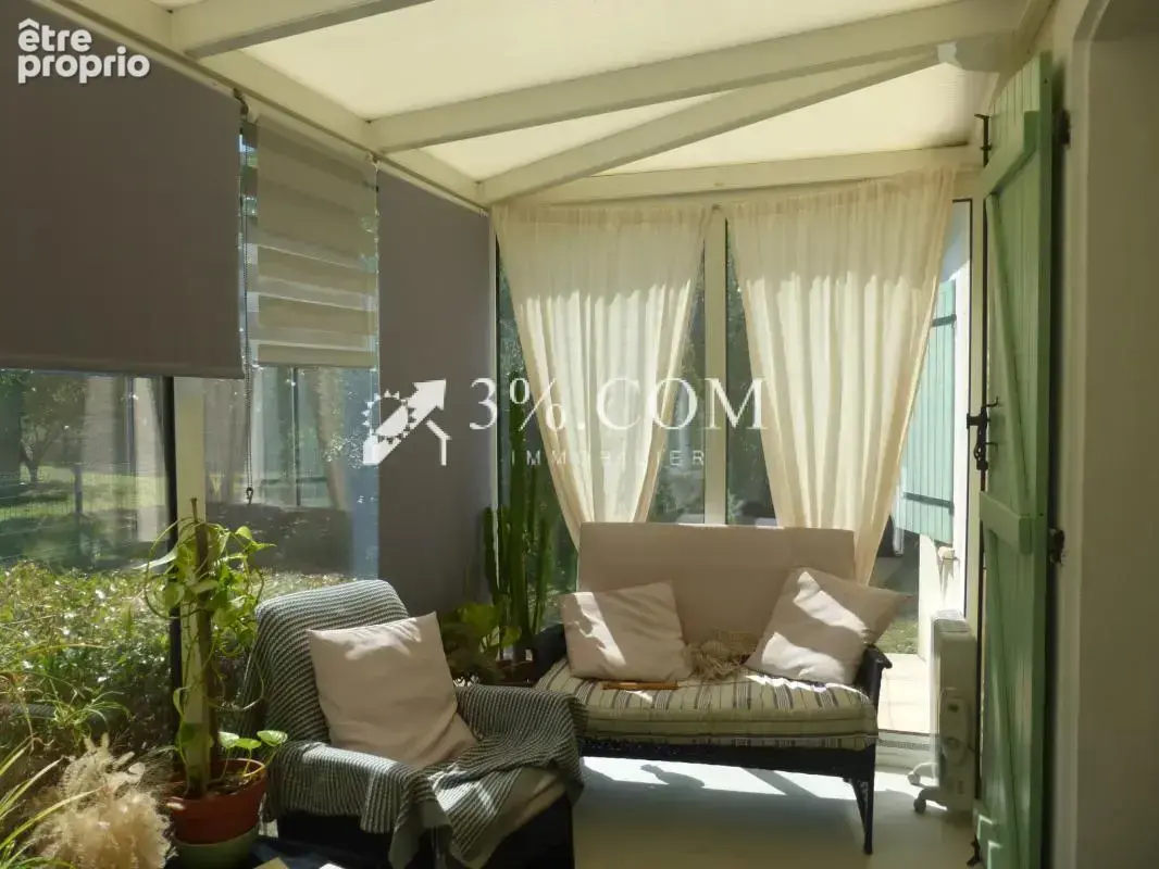 Maison plain pied avec véranda, garage, piscine et jardin at - photo 7