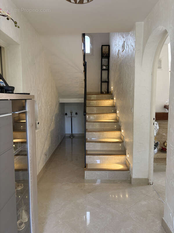 Maison à LA ROQUETTE-SUR-SIAGNE