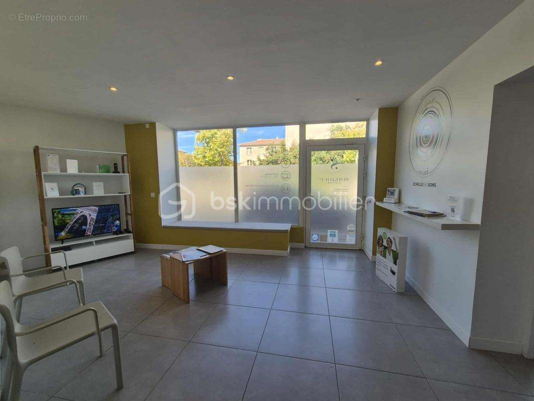 Commerce à SAINT-PAUL-TROIS-CHATEAUX