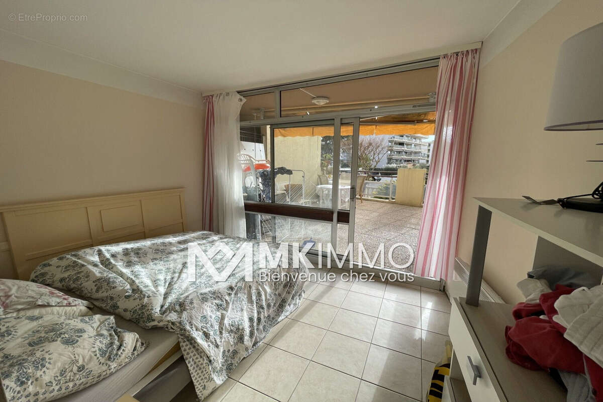 Appartement à SAINT-LAURENT-DU-VAR