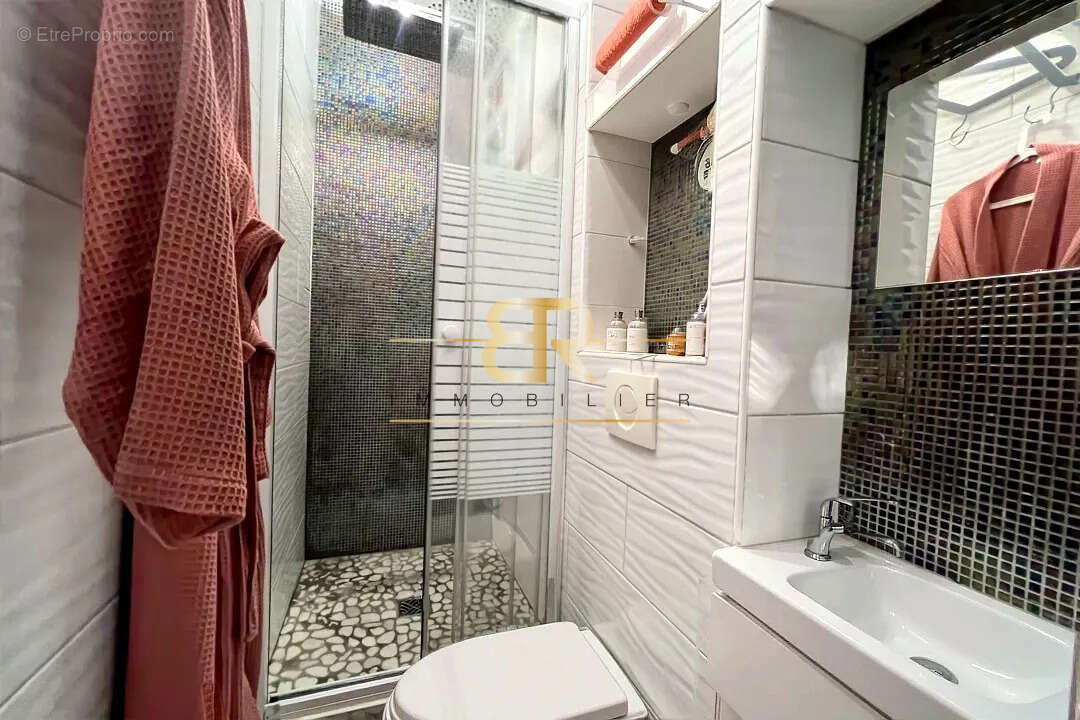 Appartement à COURBEVOIE