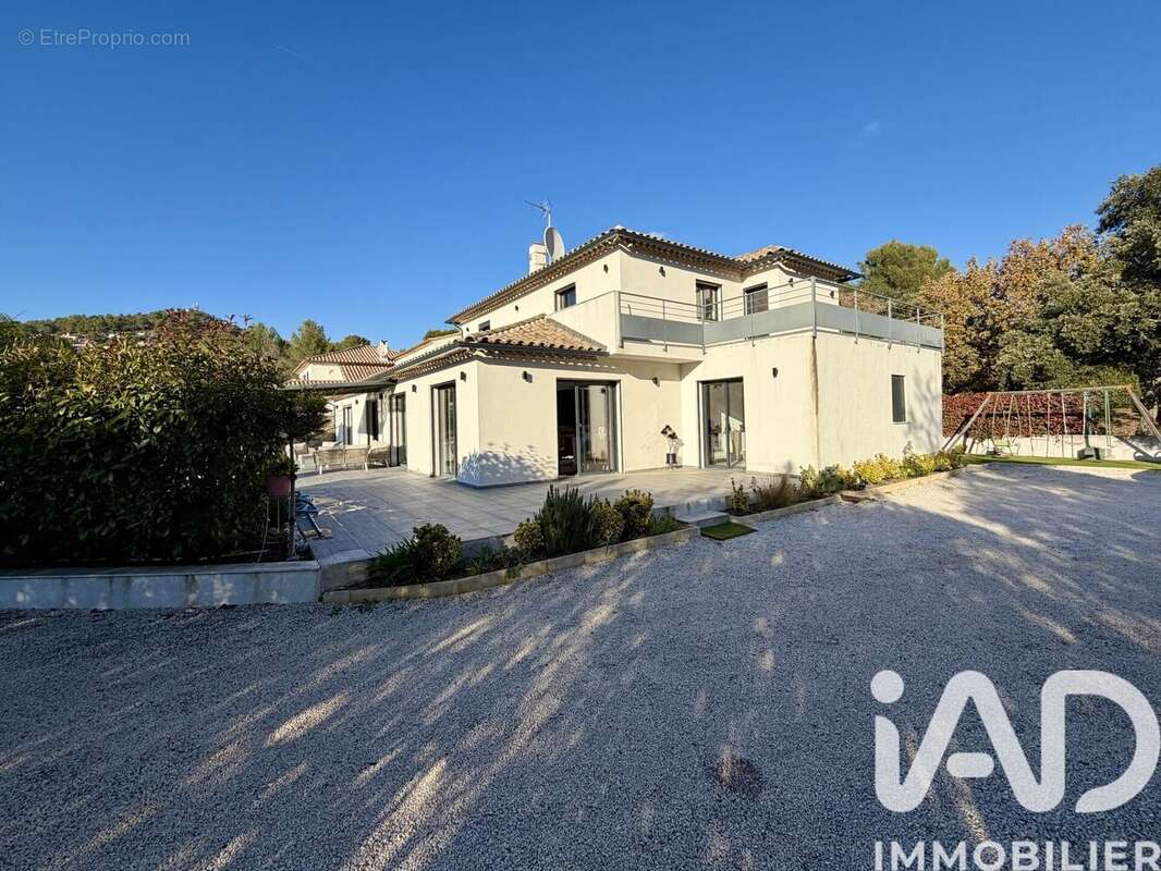 Photo 7 - Maison à ROQUEBRUNE-SUR-ARGENS