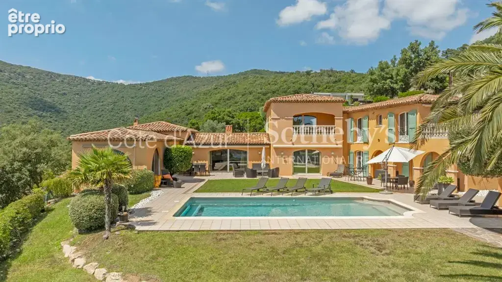Élégante bastide de prestige avec vue panoramique sur la baie de Cavalaire-sur-Mer - photo 17