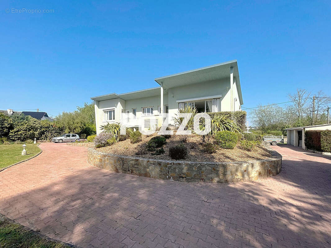 Maison à AGON-COUTAINVILLE