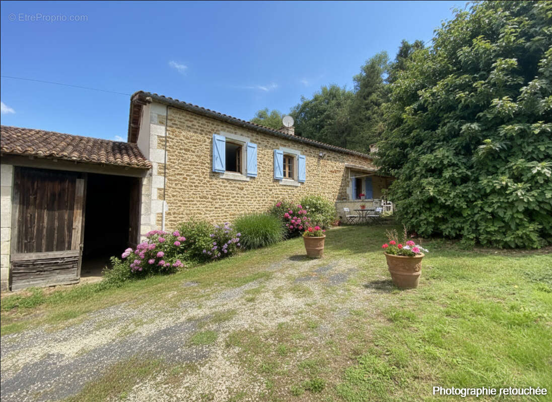 Maison à SAINT-PAUL-DE-SERRE