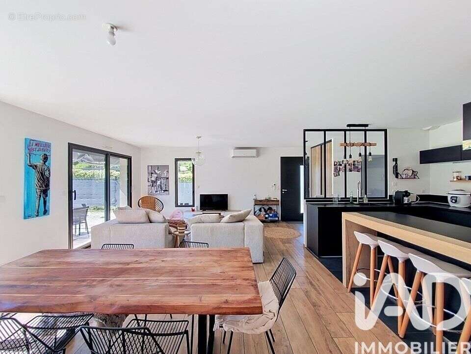 Maison 108 m² à La Roque-Sur-Pernes  - photo 4