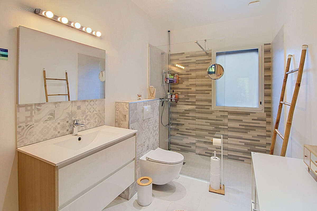 A VENDRE ! Maison contemporaine à Draguignan de 159 m² avec piscine et double garage - photo 12