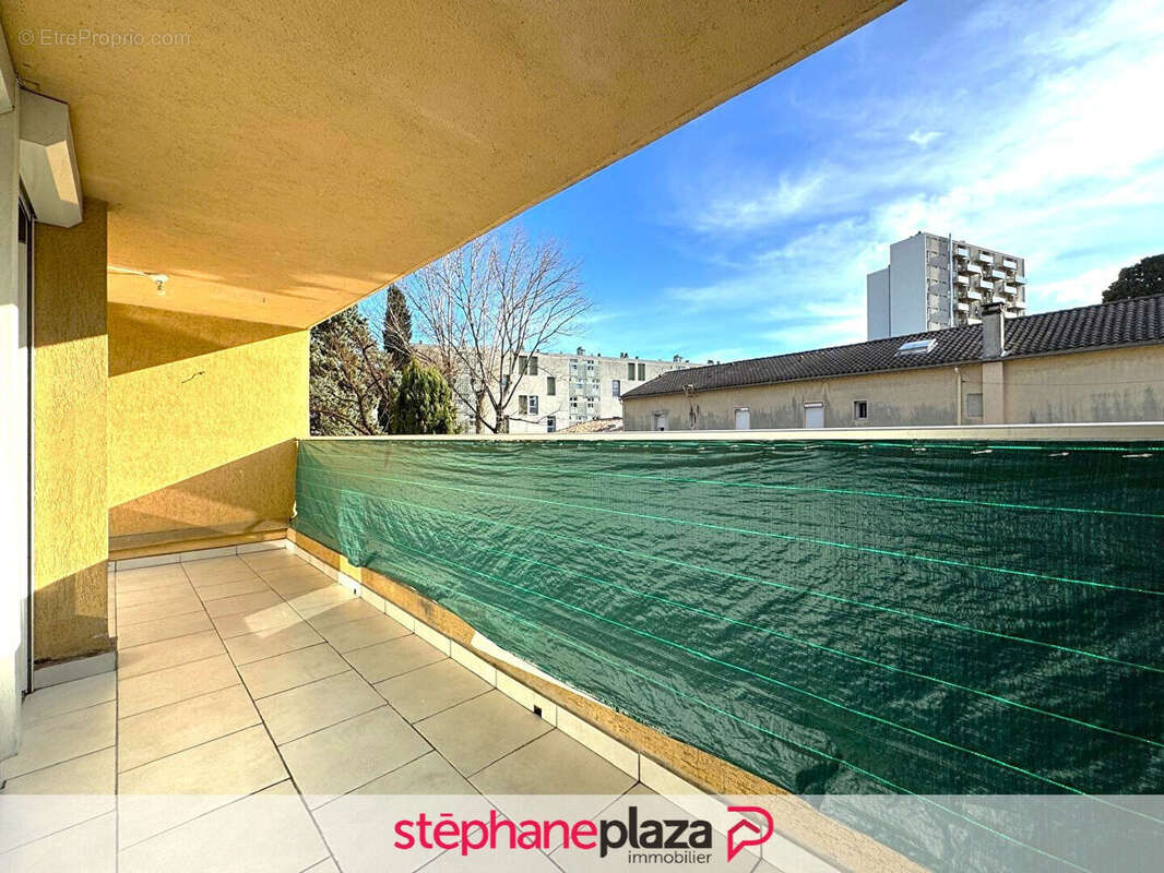 Appartement à BAGNOLS-SUR-CEZE