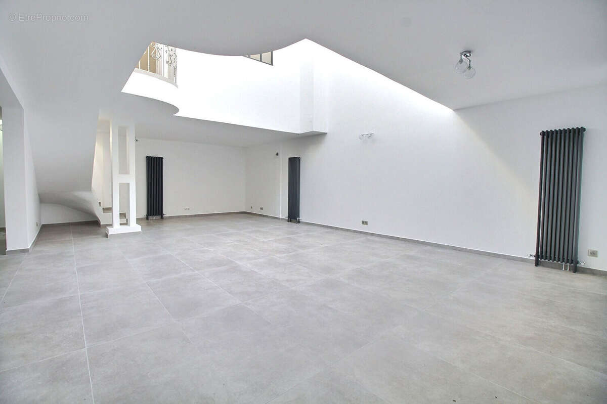 Appartement à LA GARENNE-COLOMBES