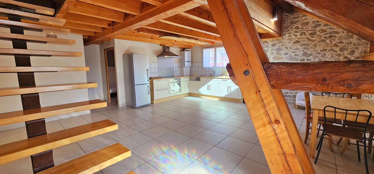 Appartement à ALLONZIER-LA-CAILLE