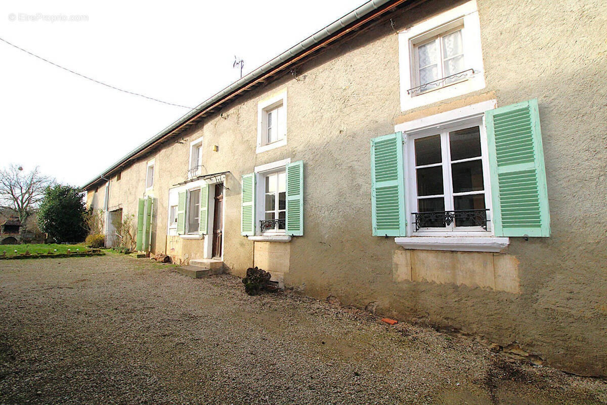 Maison à SOMMEVOIRE