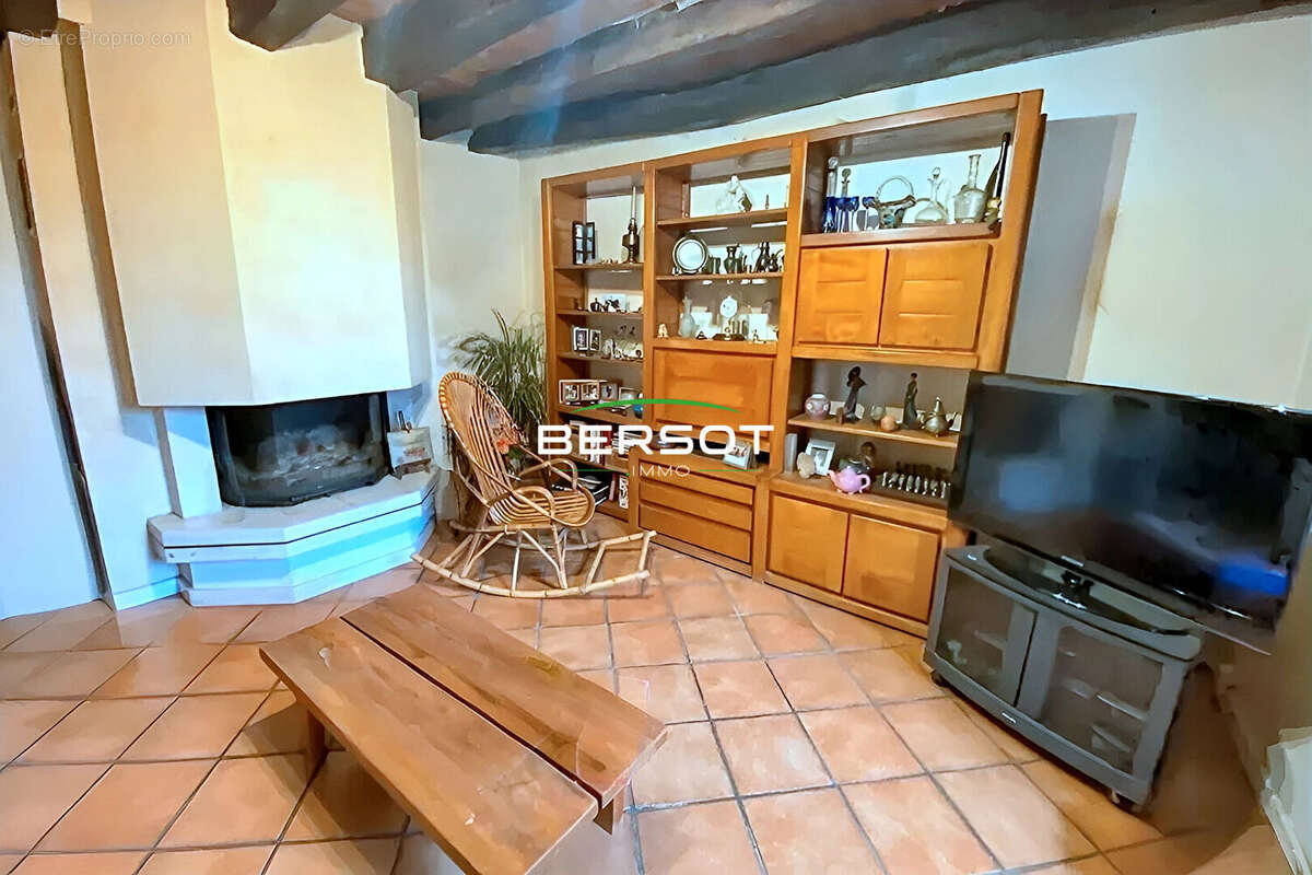 Maison à VAIVRE-ET-MONTOILLE