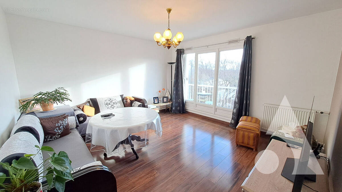 Appartement à MAGNY-LES-HAMEAUX