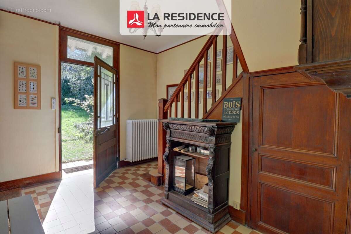 Maison à NEAUPHLE-LE-CHATEAU