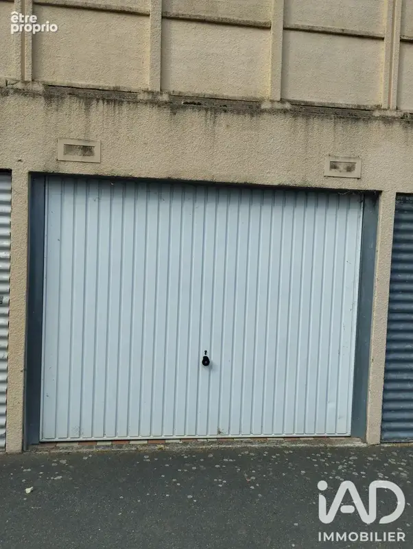 Photo 1 - Parking à FRESNES