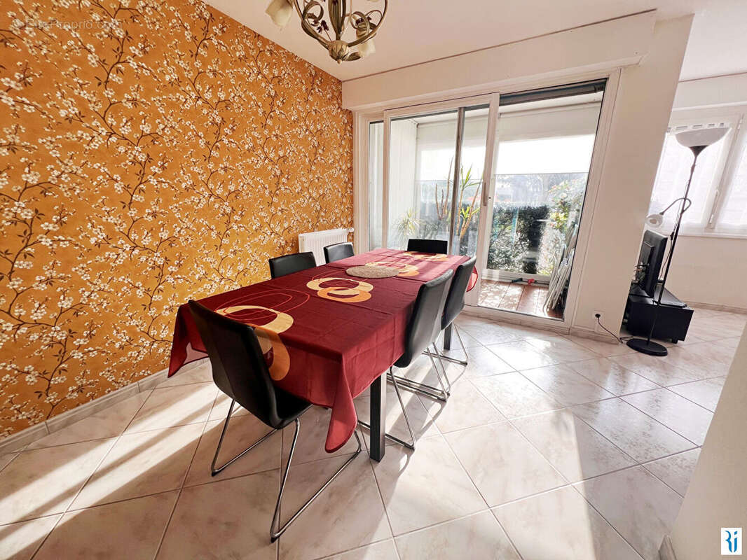 Appartement à MONT-SAINT-AIGNAN