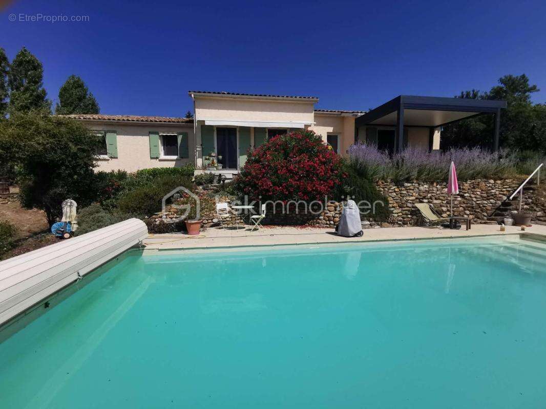 THOARD - propriété d'exception - deux villas de plain-pied (235m²) - terrain 5 264m² - piscine - garage - photo 2