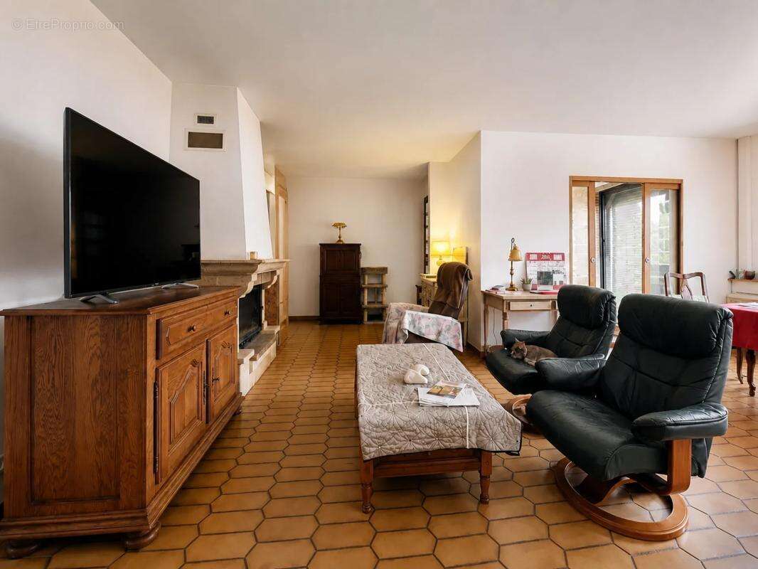 Maison de 5 pièces de 223 m² à Ligny-le-Ribault - photo 4