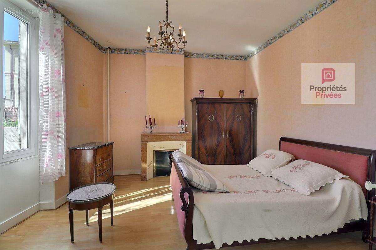 Maison à TONNAY-CHARENTE