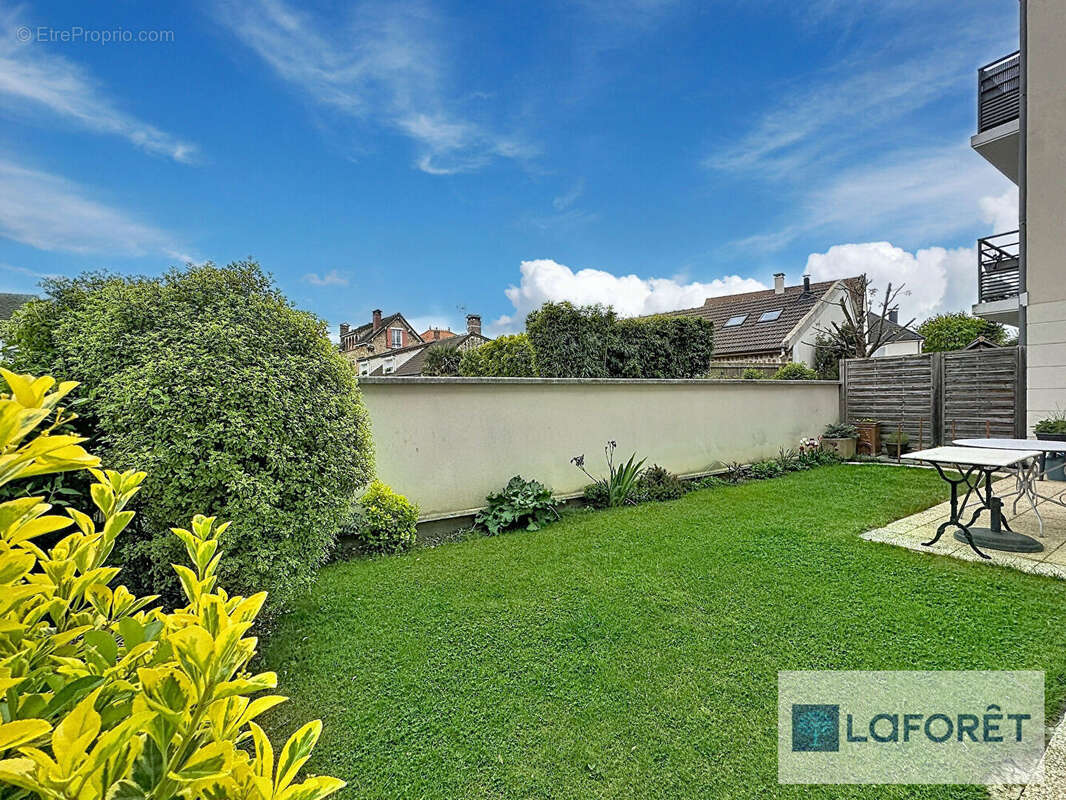 Appartement à NEAUPHLE-LE-CHATEAU