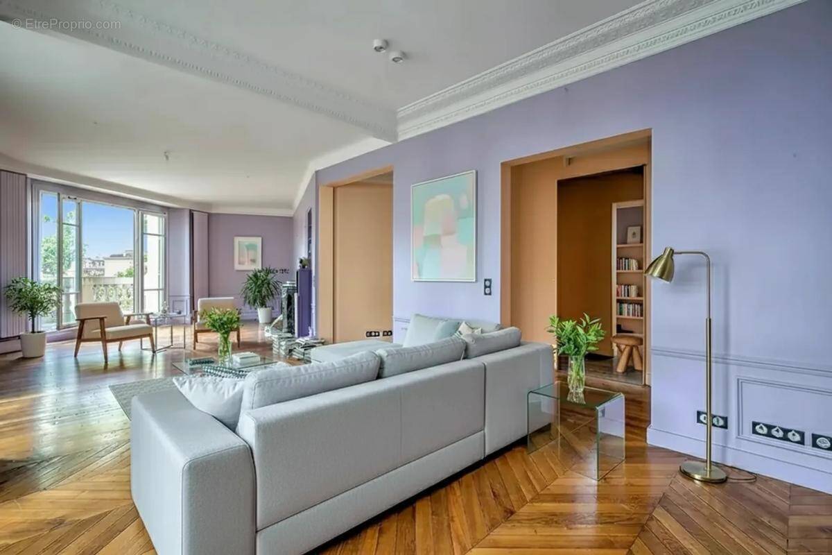 Appartement à PARIS-16E