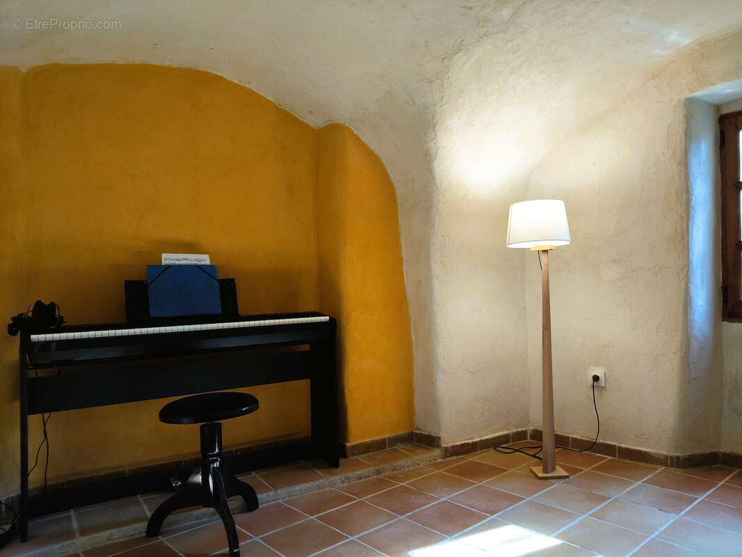 Maison à SAINT-FORTUNAT-SUR-EYRIEUX