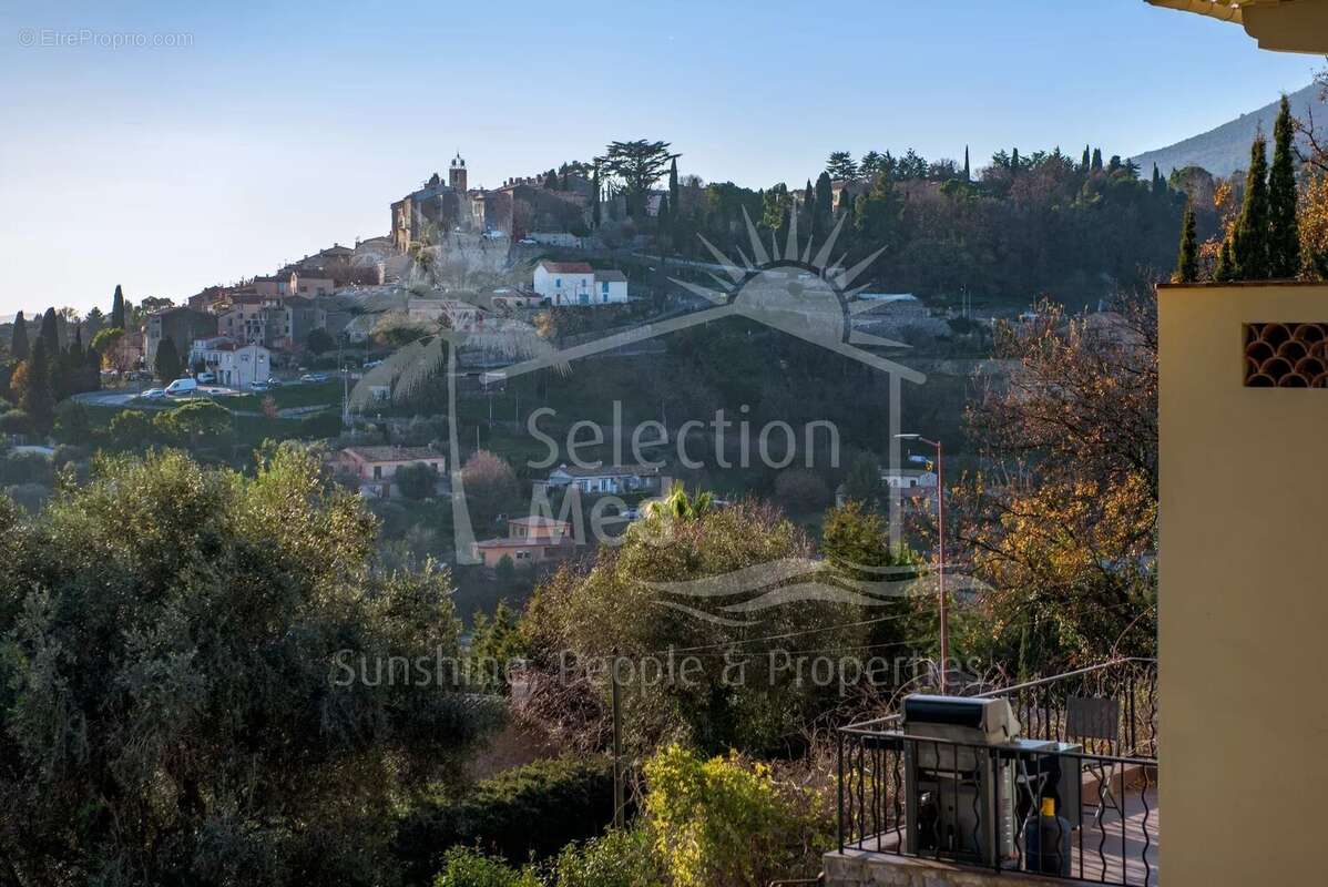 Maison à CHATEAUNEUF-GRASSE