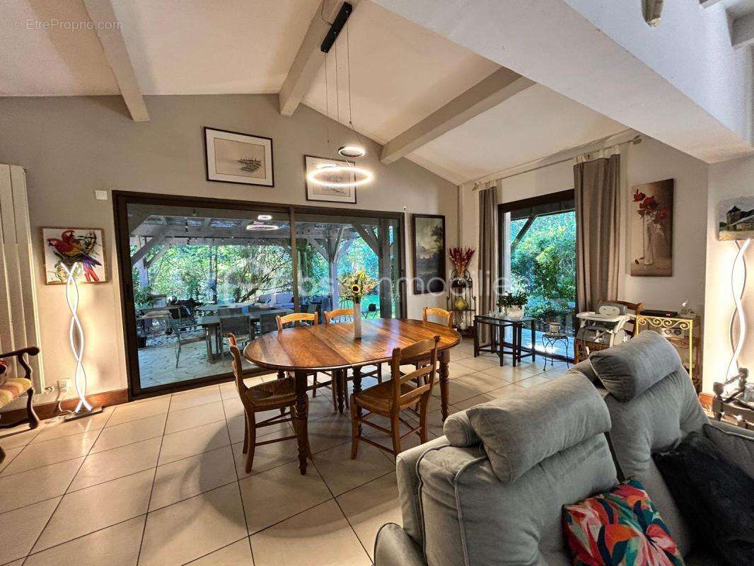 Maison à AUBIE-ET-ESPESSAS